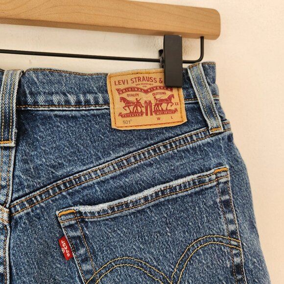 Levi's 501 Cut-Off Jeans Shorts Medium Wash Denim High Rise Button Fly 27 - Picture 4 of 7